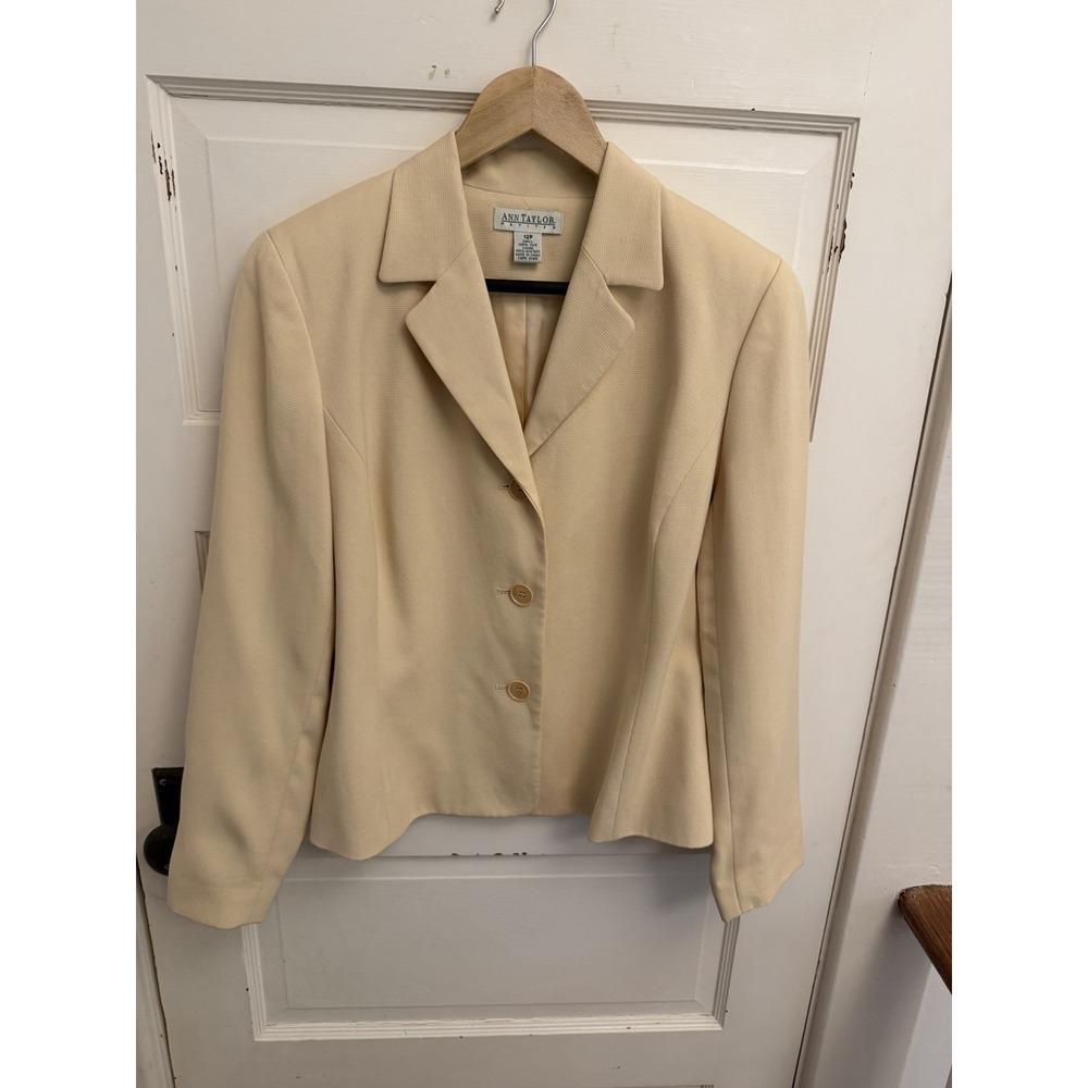 Ann Taylor Vintage Women's Cream 100% Silk Blazer Three Button Lined Size 12P